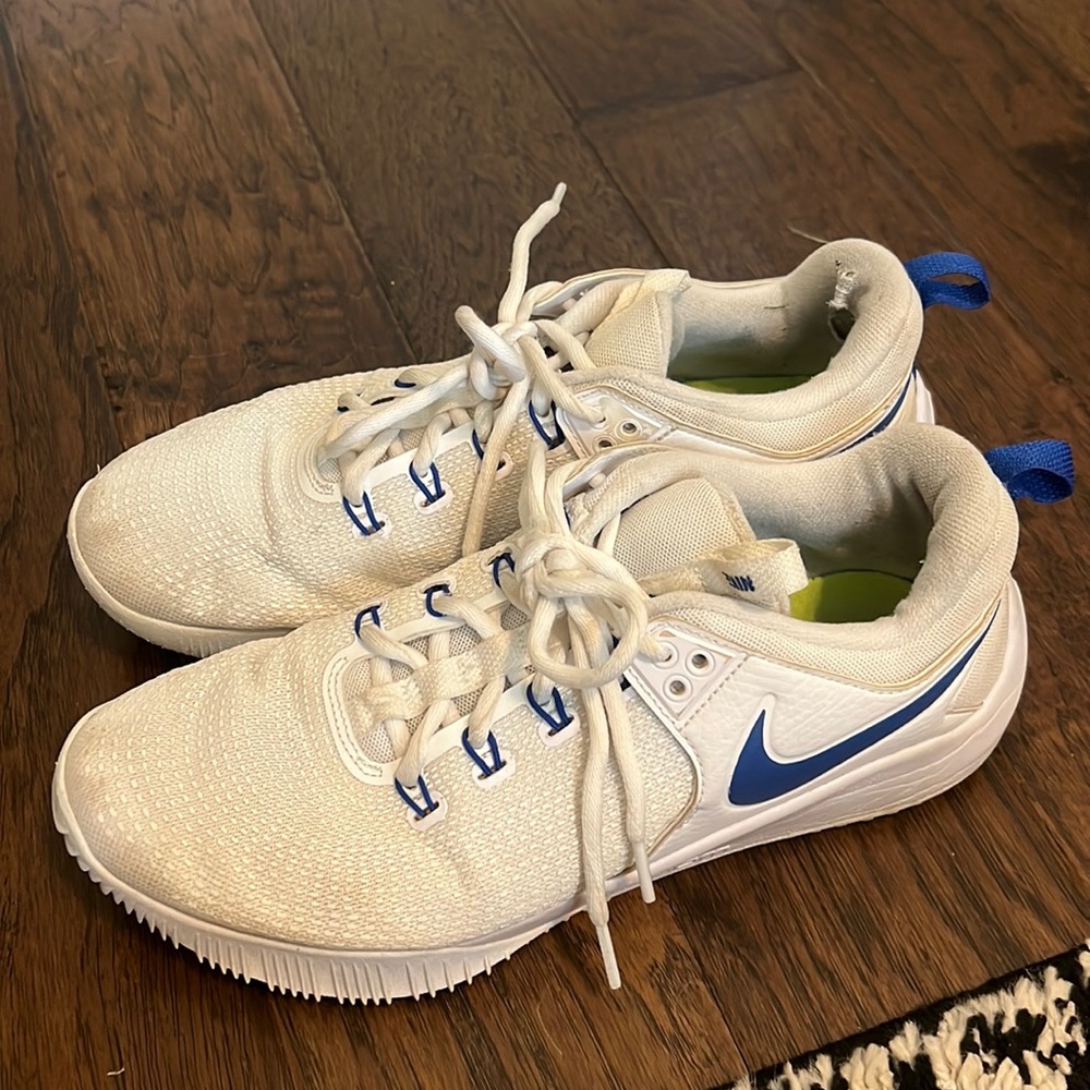 Volleyball shoes